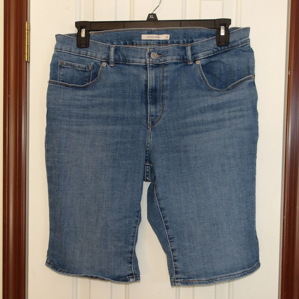 Levi's Bermuda Shorts‎ Denim Jean Shorts Women's Size 32